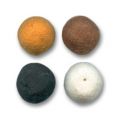 Assortiment de perles en laine feutr�e 10 mm naturel x25