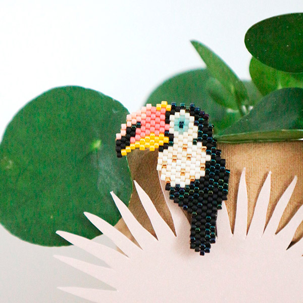 Broche Toucan en brickstitch par Mon Petit Bazar Broche Toucan en brickstitch par Mon Petit Bazar