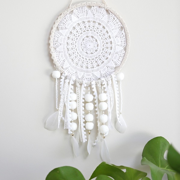 Faire Un Attrape Reve Avec De La Laine Diy Dreamcatcher Fabriquer Un Attrape Reve Diy Simple Avec Un Napperon Au Crochet Perles Co
