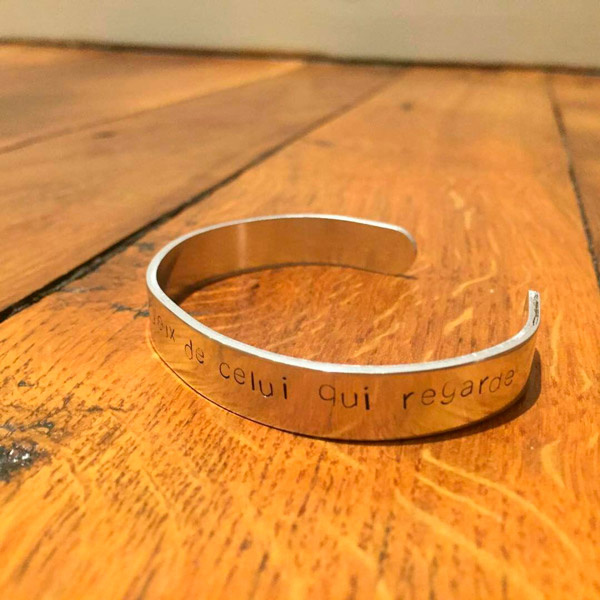 Schéma Comment poinçonner du métal ou du bois pour créer des bijoux et objets ? Schéma Comment poinçonner du métal ou du bois pour créer des bijoux et objets ?