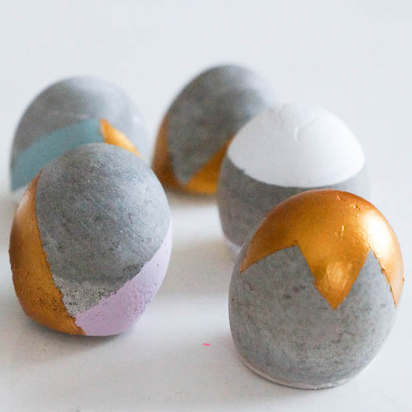 Déco oeufs de Pâques en béton créatif
