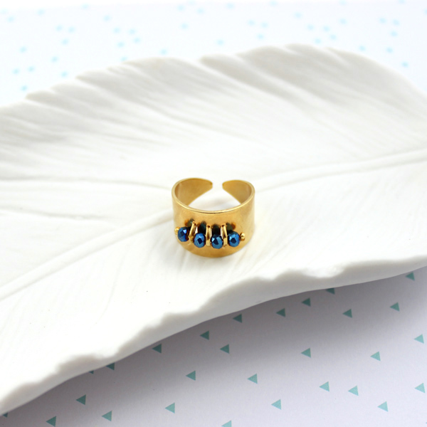 Bague à anneaux avec perles rondes aplaties facettées Bague à anneaux avec perles rondes aplaties facettées