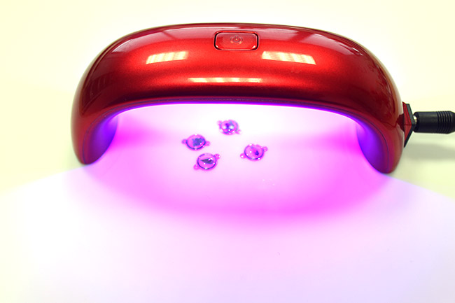 Bague résine UV LED et inclusion de fleurs séchées : Etape 2 Bague résine UV LED et inclusion de fleurs séchées : Etape 2