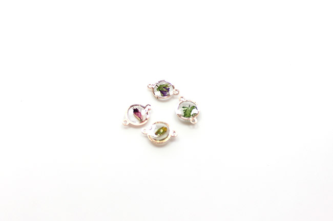 Bague résine UV LED et inclusion de fleurs séchées : Etape 3 Bague résine UV LED et inclusion de fleurs séchées : Etape 3