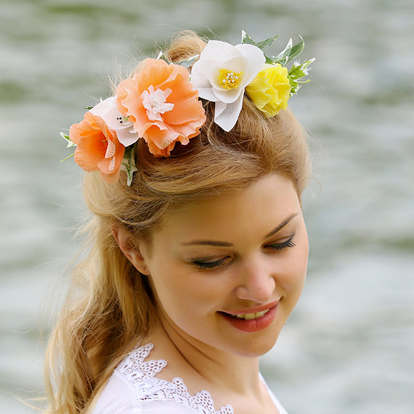 Faire Une Couronne De Fleurs En Papier Couronne De Fleurs En Papier Crepon Buis Lierre Synthetique Perles Co