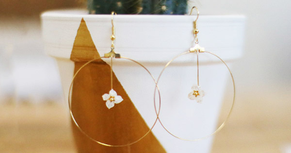 Tutoriel facile Créoles avec fleur de nacre minimaliste