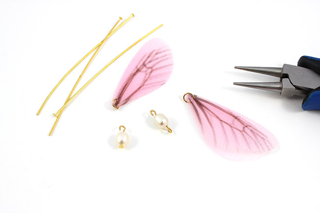 Boucles d'oreilles asymétriques avec ailes de papillon en tissu : Etape 1 Boucles d'oreilles asymétriques avec ailes de papillon en tissu : Etape 1