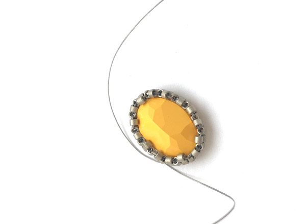 Boucle d'oreilles DIY avec des cristaux PureCrystal et perles de verres Miyuki Delicas : Etape 3