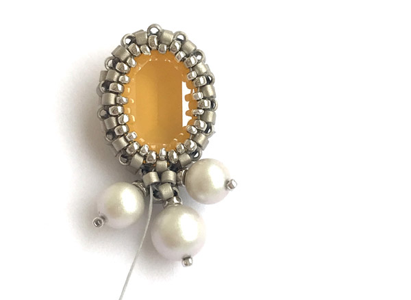 Boucle d'oreilles DIY avec des cristaux PureCrystal et perles de verres Miyuki Delicas : Etape 14