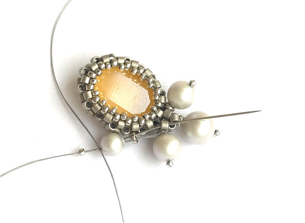 Boucle d'oreilles DIY avec des cristaux PureCrystal et perles de verres Miyuki Delicas : Etape 15