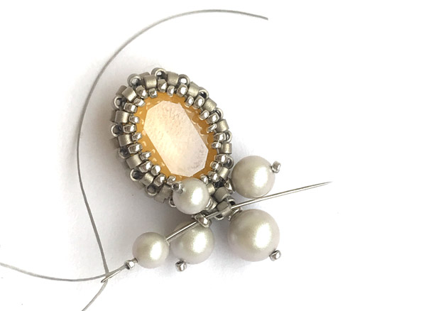 Boucle d'oreilles DIY avec des cristaux PureCrystal et perles de verres Miyuki Delicas : Etape 16