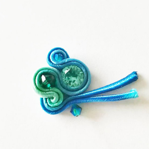 Boucles d'oreilles DIY en soutache ombrée dégradée et cristaux PureCrystal : Etape 15