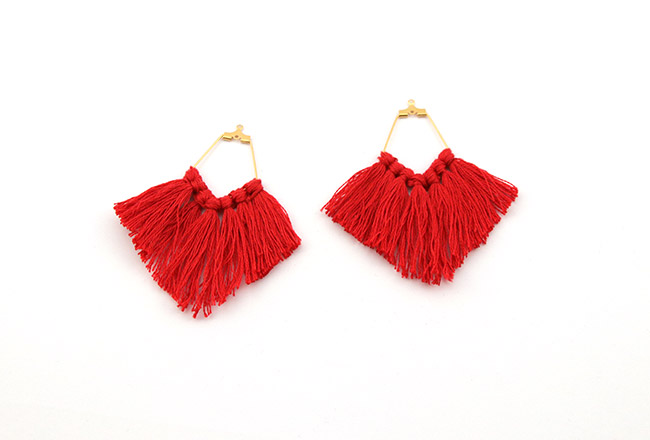 Boucles d'oreilles franges rouges et cauris : Etape 7 Boucles d'oreilles franges rouges et cauris : Etape 7