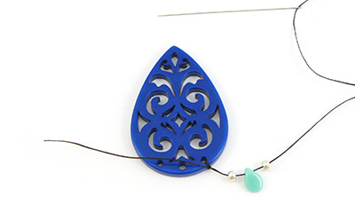 boucles d'oreilles bleu pompon moutarde tissage brickstitch 1a boucles d'oreilles bleu pompon moutarde tissage brickstitch 1a