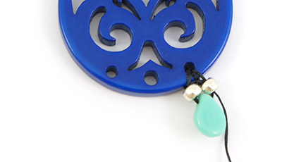 boucles d'oreilles bleu pompon moutarde tissage brickstitch 1c boucles d'oreilles bleu pompon moutarde tissage brickstitch 1c