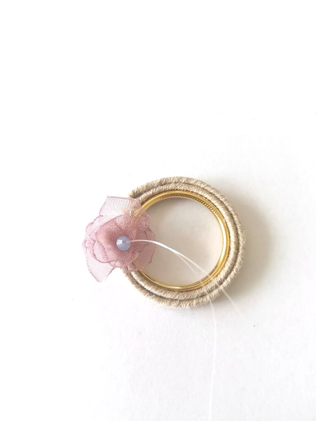 Boucles d'oreilles en soutache avec du tissu organza et PureCrystal : Etape 6 Boucles d'oreilles en soutache avec du tissu organza et PureCrystal : Etape 6