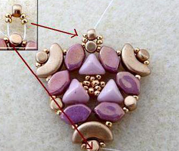 Boucles d'oreilles ABI en perles de verre Paros® Arcos® Minos® et Super Khéops® par Puca® : Etape 10