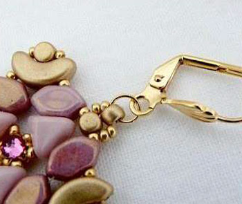 Boucles d'oreilles ABI en perles de verre Paros® Arcos® Minos® et Super Khéops® par Puca® : Etape 14