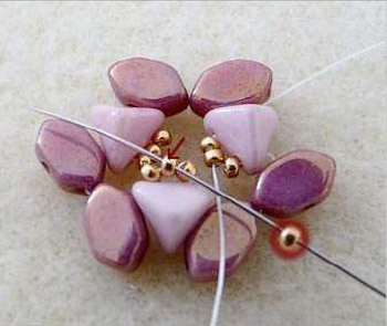 Boucles d'oreilles ABI en perles de verre Paros® Arcos® Minos® et Super Khéops® par Puca® : Etape 6