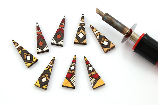 Boucles d'oreilles en bois pyrogravées : Etape 4