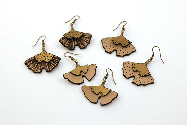 Boucles d'oreilles en cuir pyrograv&eacute;