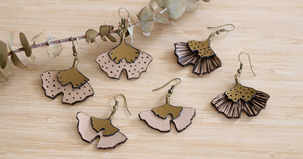 Boucles d'oreilles feuilles de ginkgo en cuir pyrogravé Boucles d'oreilles feuilles de ginkgo en cuir pyrogravé