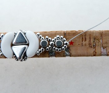 Bracelet Lucie en liège, Khéops®, Arcos® et Minos® de Puca : Etape 24 Bracelet Lucie en liège, Khéops®, Arcos® et Minos® de Puca : Etape 24