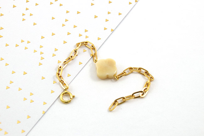 Tutoriel Bracelet facile en perle Tagua ivoire végétal trèfle et chaîne grosse maille : Etape 3