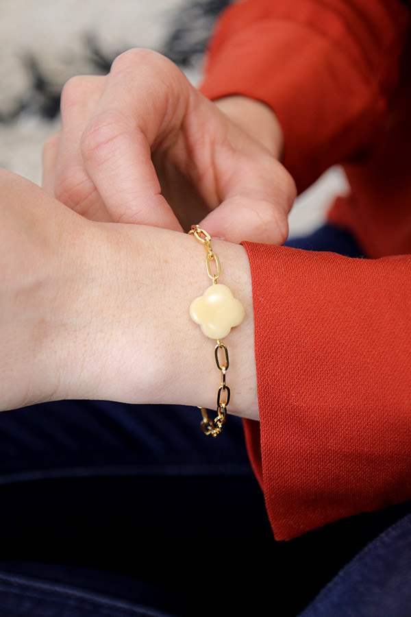 Schéma Tutoriel Bracelet facile en perle Tagua ivoire végétal trèfle et chaîne grosse maille