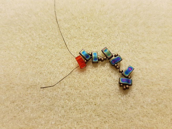 Bracelet 3 chevrons en perles Miyuki Half Tila et rocailles : Etape 11