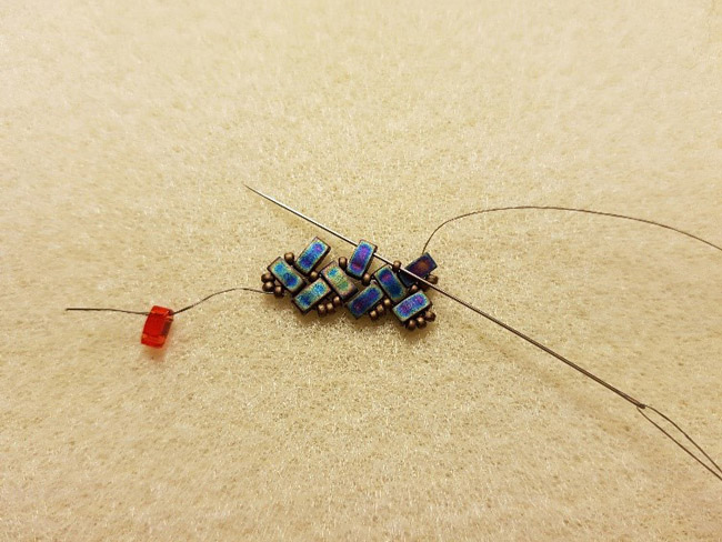 Bracelet 3 chevrons en perles Miyuki Half Tila et rocailles : Etape 20