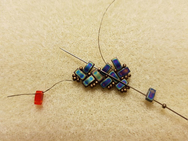 Bracelet 3 chevrons en perles Miyuki Half Tila et rocailles : Etape 21