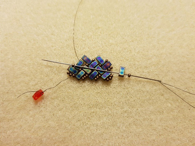 Bracelet 3 chevrons en perles Miyuki Half Tila et rocailles : Etape 22