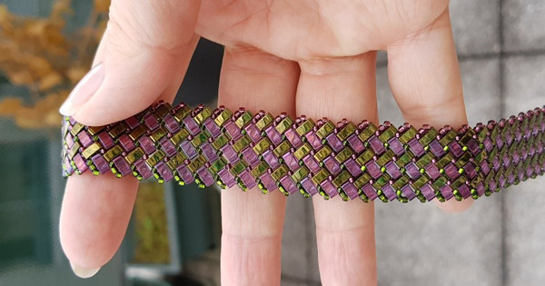 Bracelet 3 chevrons en perles Miyuki Half Tila et rocailles : Etape 23