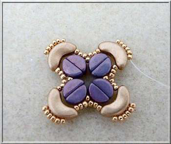 Bracelet DIY forever en perles de verre Kos et Arcos par Puca : Etape 10 Bracelet DIY forever en perles de verre Kos et Arcos par Puca : Etape 10