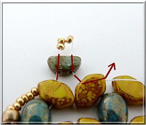 Bracelet Faustine avec des perles en verre par Puca® : Etape 8