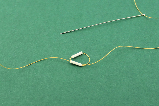 Bracelets Slender Bugles Miyuki, chaîne Gold filled (or laminé) et Facettes de Bohème : Etape 1