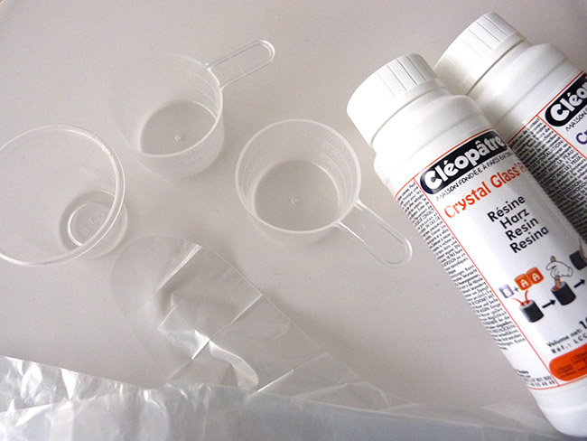 Bracelet en résine et inclusion de fleurs séchées : Etape 2