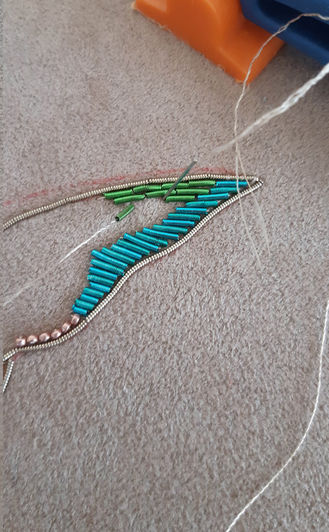 DIY Broche oiseau en broderie d'or avec cannetille et jaseron par Dame Moustache : Etape 12