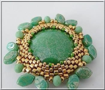 Collier Lady Green avec des perles de verre Paros et PureCrystal par Puca® : Etape 21