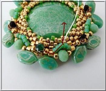 Collier Lady Green avec des perles de verre Paros et PureCrystal par Puca® : Etape 27