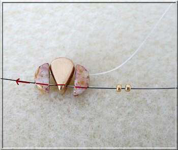 Collier DIY Siane avec des perles de verre Paros et Kos par Pucas : Etape 2