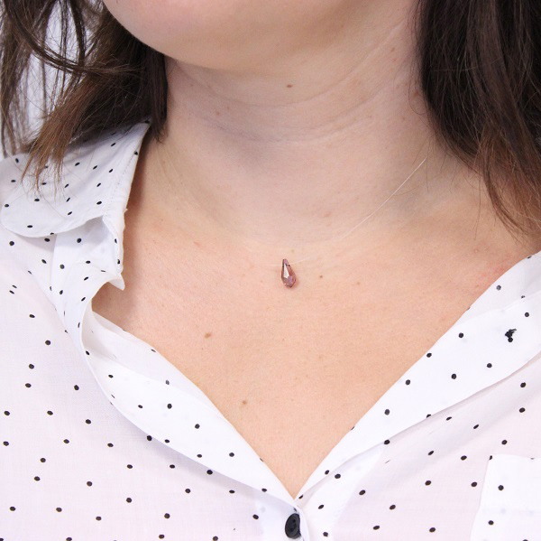Collier fil transparent ras de cou avec perle goutte en cristal
