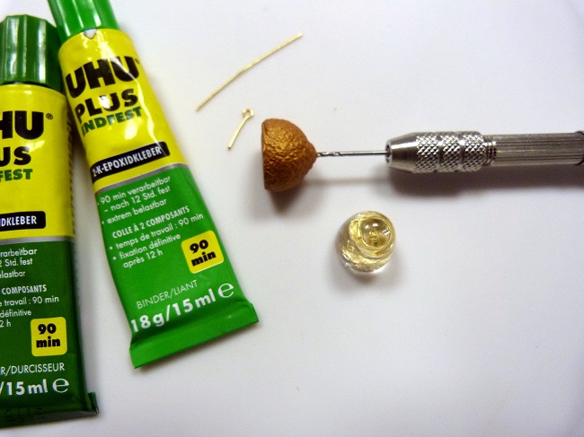 Collier avec un gland en résine, pâte polymère et feuille d'or : Etape 7