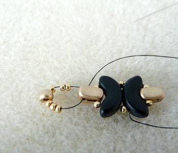 Collier Muse par Puca avec Arcos® et Ios® : Etape 5 Collier Muse par Puca avec Arcos® et Ios® : Etape 5