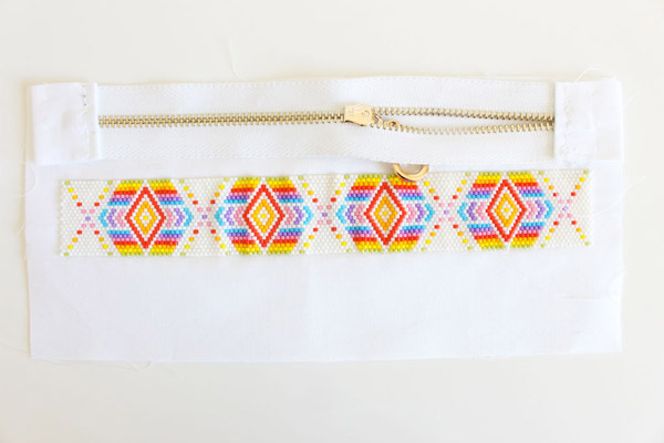 DIY couture facile Pochette customisée avec un tissage peyote impair arc en ciel : Etape 7