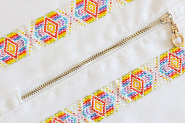 DIY couture facile Pochette customisée avec un tissage peyote impair arc en ciel : Etape 10