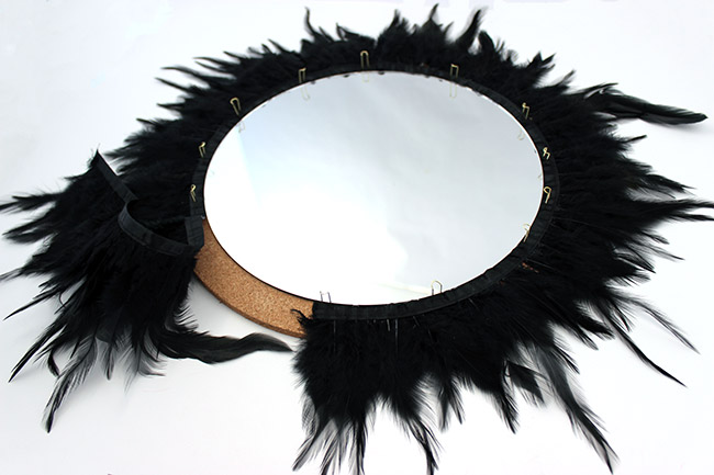 Miroir avec plumes et coquillages : Etape 2