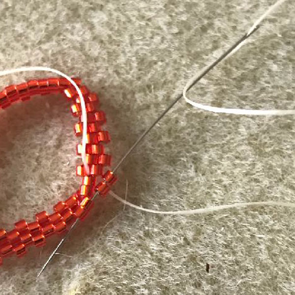 Comment faire correspondre son tour de poignet et le nombre de perles Miyuki delicas pour un bracelet et bague en peyote circulaire