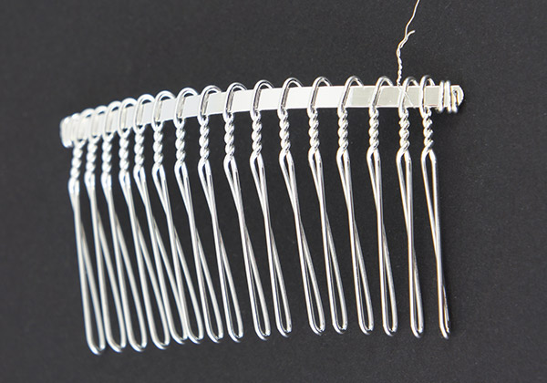 DIY Peigne de mariée perles nacrées PureCrystal plumes et fleurs : Etape 1